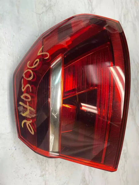 16 TO 19 VOLKSWAGEN PASSAT TAIL LIGHT RIGHT SIDE QUARTER INCANDESCENT 561945096P