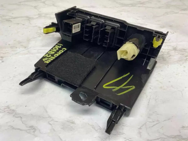 14 15 16 17 18 19 TOYOTA COROLLA CENTER CONSOLE USB PORT & JACK AUDIO ADAPTOR OEM 861900R010