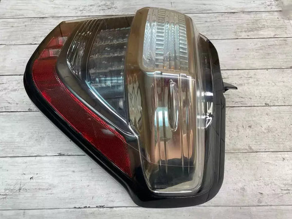 10 11 12 13 TOYOTA 4RUNNER LUZ TRASERA LADO DERECHO PANEL DE CUARTO SR5 OEM 8155135360