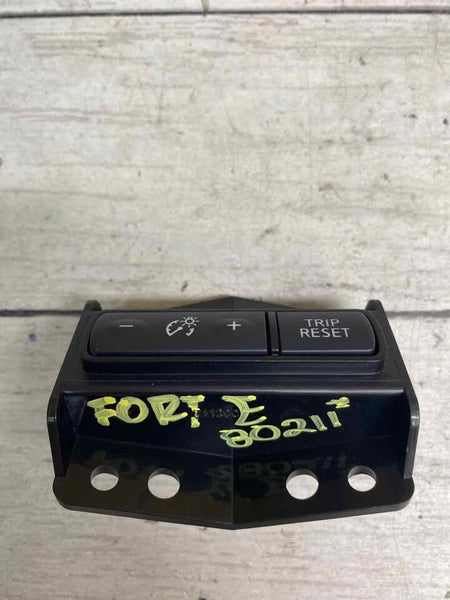 Interruptor de control de crucero con luz de atenuación y reinicio de viaje para Kia Forte 2020 OEM 71120C