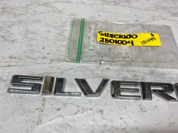 2019 20 21 22 23 CHEVROLET SILVERADO 1500 EMBLEMA DE PUERTA LETRAS SILVERADO ADORNO OEM