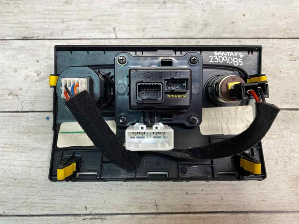 Hyundai Santa Fe 2020 usb port auxiliary jack charger assembly OEM 96120S1100