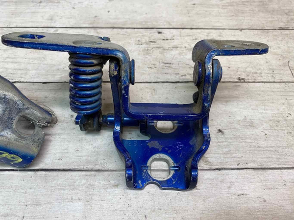 Bisagra de puerta trasera izquierda OEM para camioneta Dodge Ram 1500 2014