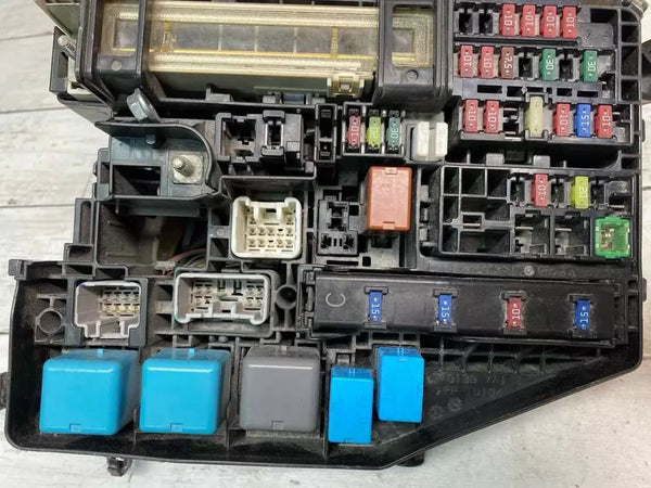 Caja de fusibles del motor Scion TC (2014, 2015 y 2016), conjunto de relé y fusible del motor OEM 8274121040