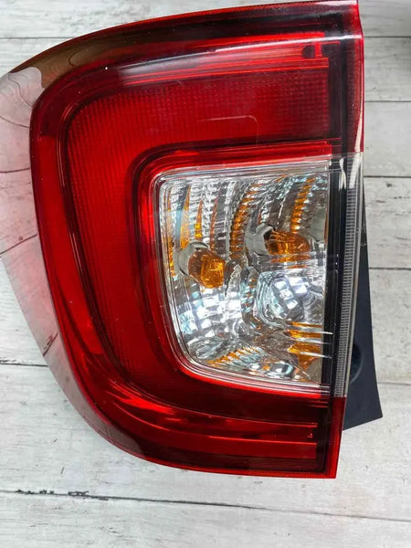 Honda Pilot tail light 19 to 22 left driver side quater mounted OEM 33550TG7A11