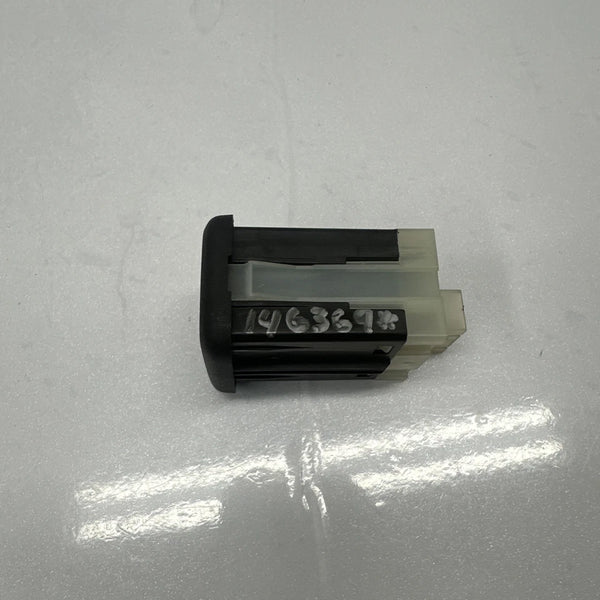 2018 TO 2021CHEVROLET TRAVERSE CENTER CONSOLE DUAL USB CHARGE PORT OEM 13598459