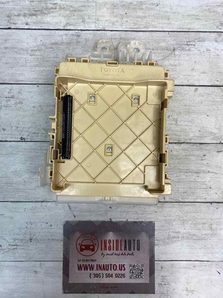 Caja de conexiones para Toyota Corolla 2017, dentro de la caja del bloque de fusibles y relés, OEM 8273002F41