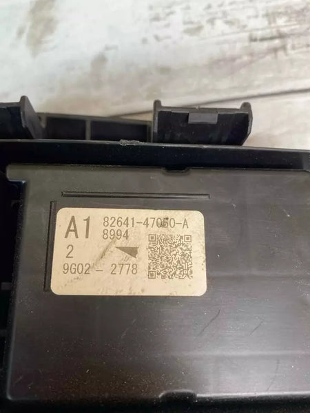 Caja de fusibles del motor Toyota Corolla 2020-2021, conjunto OEM sedán 1.8L 8266612650