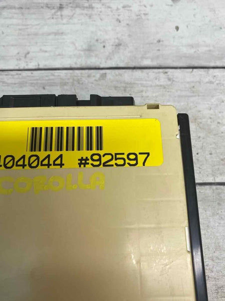 Caja de conexiones para Toyota Corolla 2021, relé y fusible, conjunto OEM 8273002N10