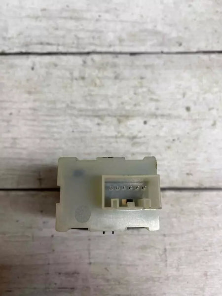 Carregador USB de porta dupla Chevrolet Equinox 2019 OEM assy 13598459