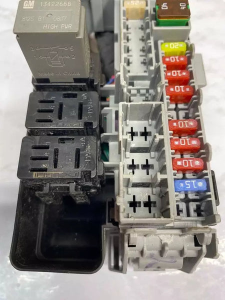 18 19 20 21 CHEVROLET EQUINOX CAJA DE CONEXIONES FUSIBLE RELÉ CONJUNTO TRASERO OEM 22923945