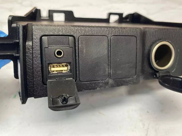14 15 16 17 18 19 TOYOTA COROLLA CENTER CONSOLE USB PORT & JACK AUDIO ADAPTOR OEM 861900R010