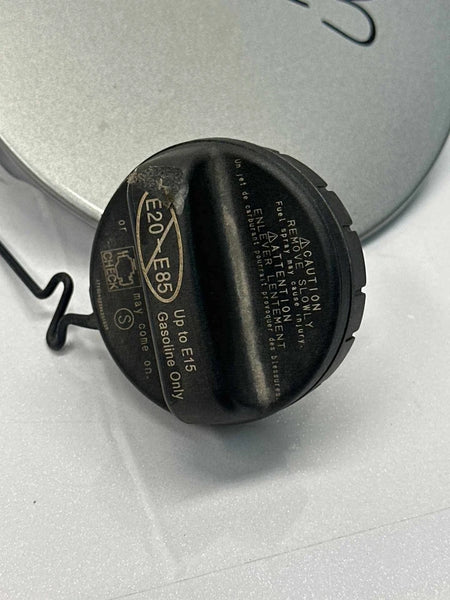 2013 TO 2018 TOYOTA RAV-4 FUEL TANK DOOR REAR GAS CAP LID SILVER OEM 7735042090 CANADA