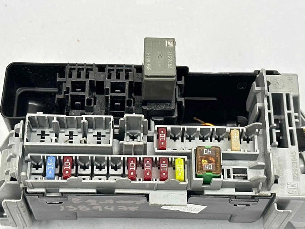 2022 CHEVROLET EQUINOX JUNCTION BOX FUSE RELAY CABIN BLOCK ASSEMBLY OEM 22923945
