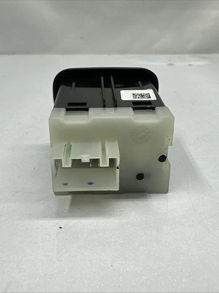 2018 TO 2023 CHEVROLET EQUINOX CENTER CONSOLE DUAL PORT CHARGER ASSY OEM 13539082
