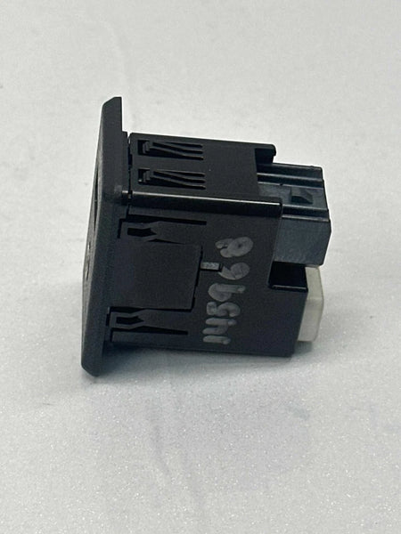 2019 NISSAN ROGUE SPORT PORT CONNECTOR REPLACEMENT AUTO AUX USB OEM 795405004
