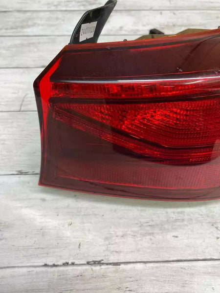 19 23 KIA FORTE LUZ TRASERA LATERAL DERECHA PANEL DEL CUARTO INCANDESCENTE OEM 92402M7000