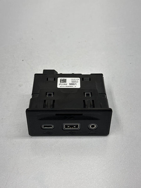 2023 CHEVY EQUINOX CENTER CONSOLE USB PORT CHARGER AUDIO AUXILIAR OEM 13529861