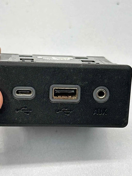 2018 TO 24 CHEVY EQUINOX CENTER CONSOLE USB PORT CHARGER AUDIO AUXILIAR OEM 13512372