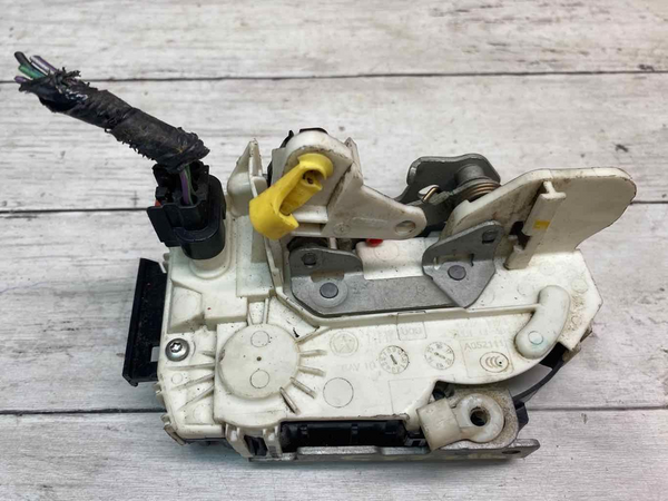 Actuador de pestillo de puerta de la cerradura de la puerta del ariete 2009-2021, lado delantero derecho OEM 04589422AH