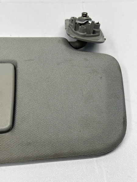 2014 TO 2019 CHEVY SILVERADO 1500 SUN VISOR RIGHT SIDE CLASSIC STYLE OEM 23460565