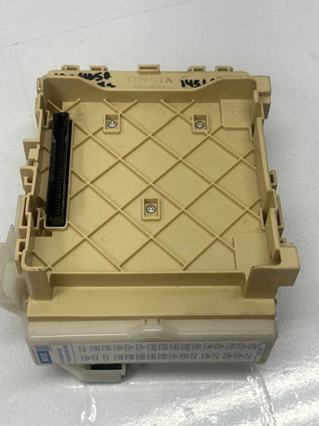 2016 TOYOTA COROLLA JUNCTION BOX FUSE RELAY CABIN BOX JUNCTION OEM 63582642 ASSY