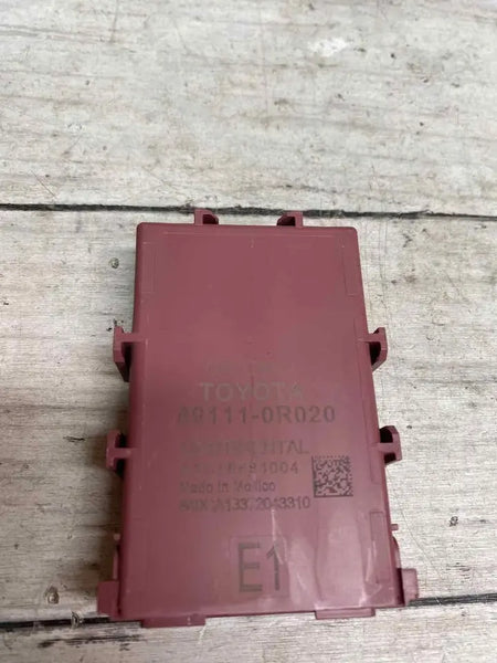 Toyota Corolla network gateway control module 20 to 22 unit sedan OEM 91110R020