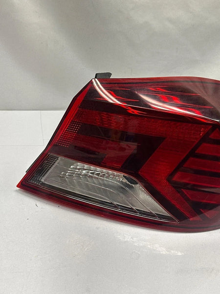 2020 HYUNDAI ELANTRA TAIL LIGHT RIGHT SIDE QUARTER INCANDESCENT 92402F2510 SEDAN