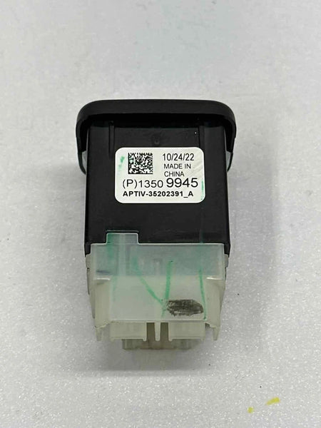 2018 TO 2024 CHEVROLET EQUINOX CENTER CONSOLE DUAL PORT CHARGER ASSY OEM 13509945