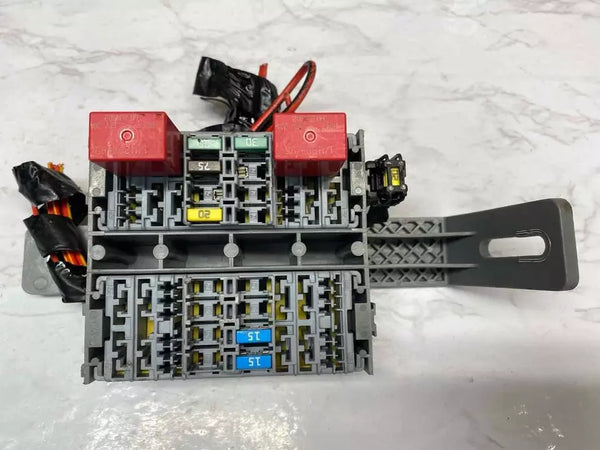 2018 JEEP RENEGADE CAIXA DE JUNÇÃO FUSÍVEL RELÉ BLOCO CAIXA INTERIOR ASSY OEM 51975322
