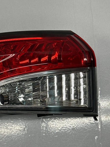 2020 TO 24 TOYOTA COROLLA TAIL LIGHT LEFT SIDE QUARTER PANEL OEM 8156112D10 SEDAN
