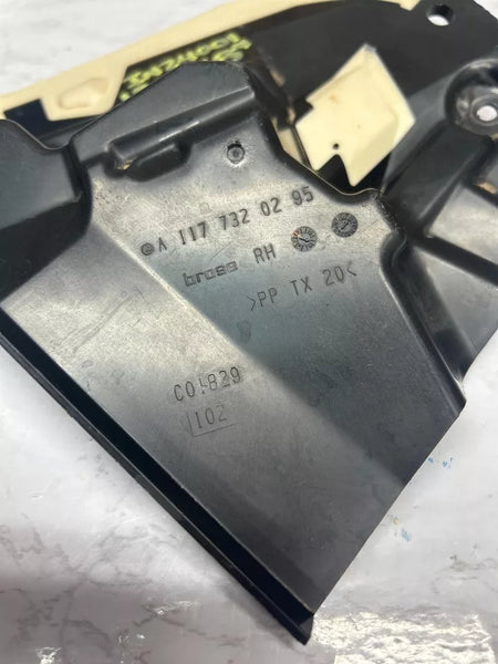 2014 15 16 17 18 19 MERCEDES CLA250 REGULADOR DE DRENAJE DEL MARCO DE LA PUERTA TRASERO DERECHO OEM 1177320295