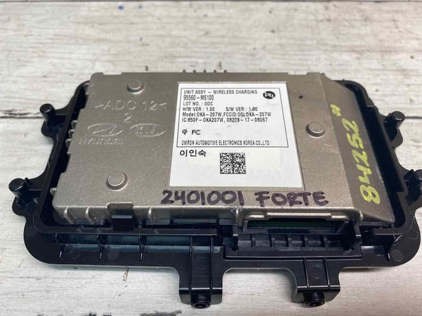 Kia Forte power inverter 20 to 22 wireless charger control module OEM 95560M6100