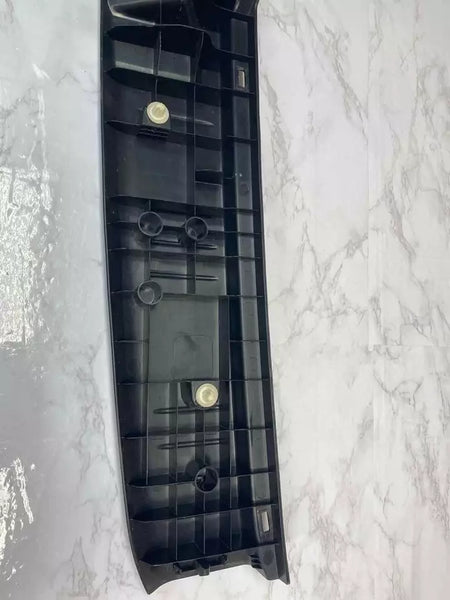 20 21 22 TOYOTA HIGHLANDER CERRADURA DEL MALETERO UMBRAL PLACA DE PROTECCIÓN MOLDEADA OEM 583870E090