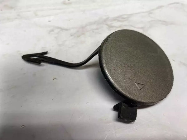 21 22 23 HYUNDAI ELANTRA PARACHOQUES DELANTERO CUBIERTA DE TAPA DE ARO DE REMOLQUE GRIS M6T OEM 86517AA000