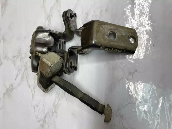 2016 TOYOTA CAMRY DOBRADIÇA DA PORTA TRASEIRA DIREITA SUPERIOR INFERIOR E SUPORTE ASSY CINZA OEM