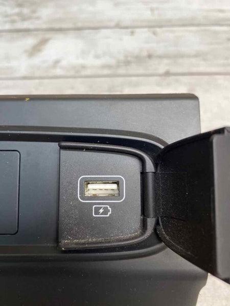 Hyundai Santa Fe 2020 usb port auxiliary jack charger assembly OEM 96120S1100