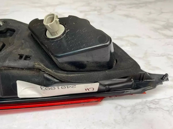 17 18 19 NISSAN ROGUE SPORT LUZ TRASERA LADO IZQUIERDO MONTADA EN PUERTA ELEVADORA OEM 265556MA5A