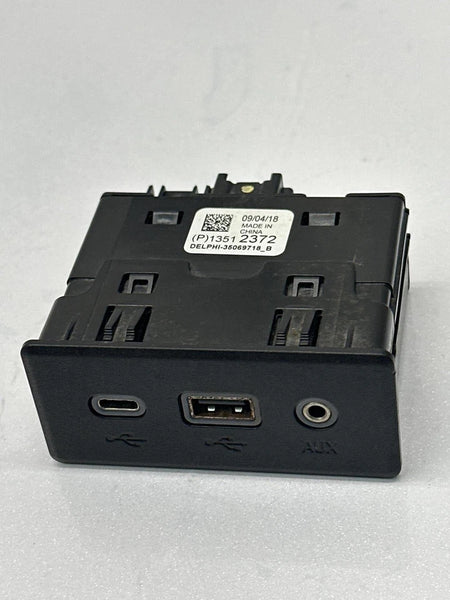 2018 TO 2024 CHEVROLET EQUINOX CENTER CONSOLE USB PORT CHARGER AUDIO AUXILIAR 13512372
