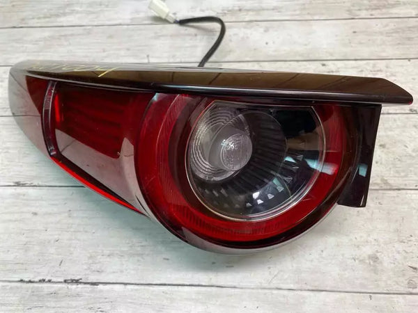 20 21 22 23 MAZDA CX30 LUZ TRASERA IZQUIERDA PANEL DEL CUARTO DEL LADO DEL CONDUCTOR OEM DGH951160A
