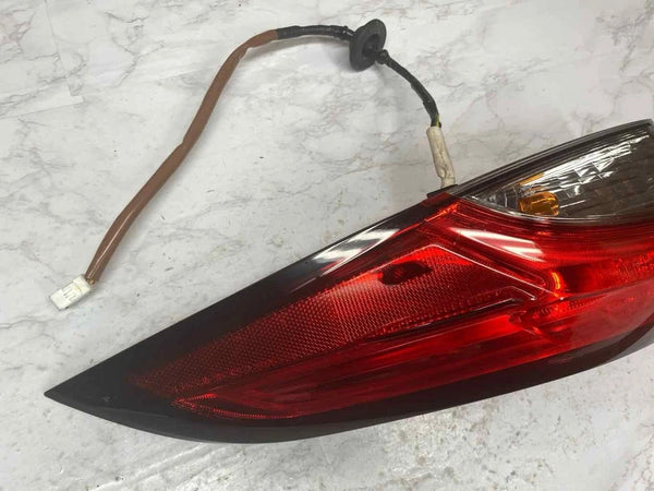20 TO 24 TOYOTA COROLLA TAIL LIGHT RIGHT SIDE SEDAN QUARTER PANEL OEM 8155002C60