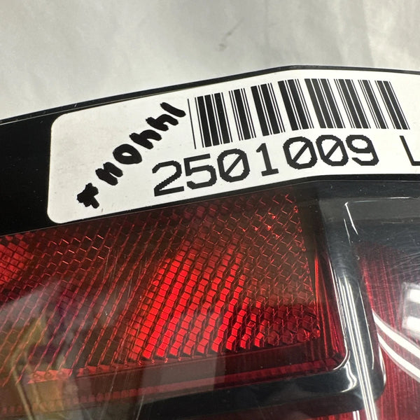 2015 TO 2020 GMC YUKON TAIL LIGHT REAR LEFT DRIVER SIDE ASSEMBLY OEM 84408859
