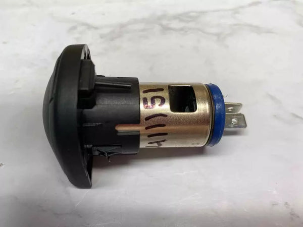 19 20 21 22 23 CONJUNTO DE TOMA DE CORRIENTE DE 12 V DE LA CONSOLA CENTRAL DEL KIA FORTE OEM