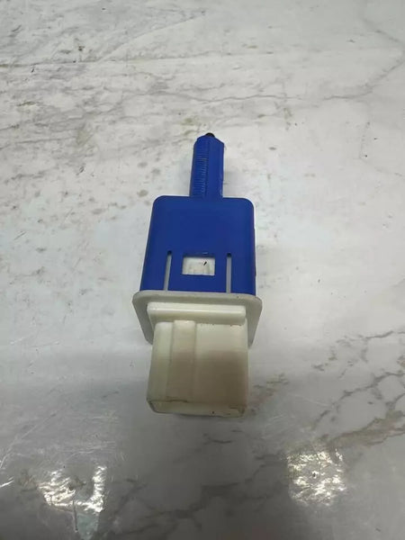 16 17 18 19 20 HONDA HRV INTERRUPTOR DE PEDAL DE FRENO SENSOR DE LUZ DE FRENO BOTÓN ASSY OEM M49351