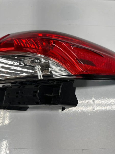 2020 TO 2024 TOYOTA COROLLA TAIL LIGHT RIGHT SIDE QUARTER SEDAN OEM 8155112D10