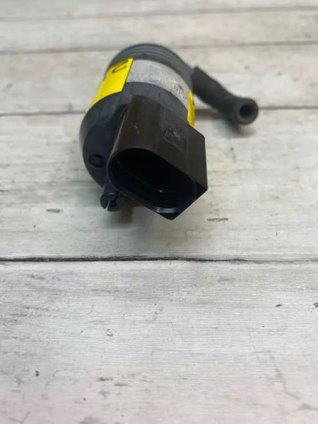Chevrolet Silverado washer pump from 2015 to 2019 only assy OEM UM813977