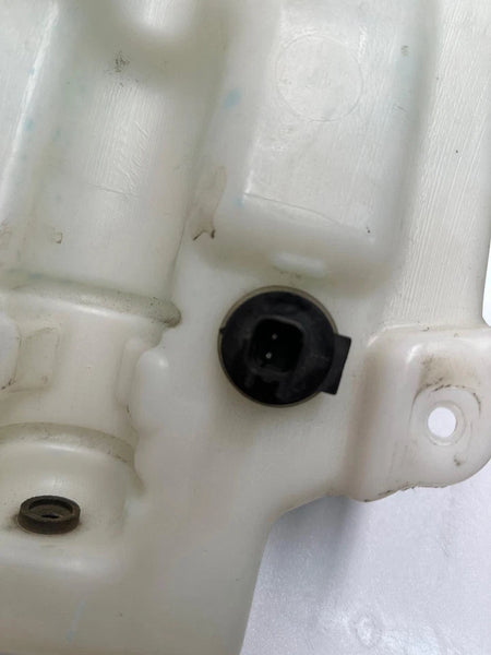 2015 TO 19 CHEVY SILVERADO 1500 WINSHIELD WASHER WASHER BOTTLE CLASSIC STYLE 23283663