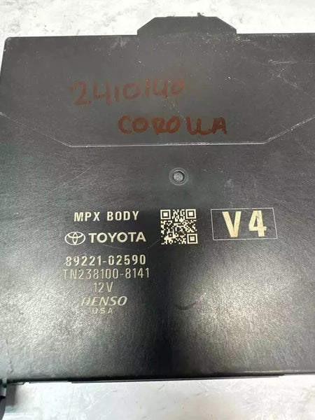 21 22 23 TOYOTA COROLLA MÓDULO DE CONTROL DE CARROCERÍA MULTIRED SED 8922102590 PESTAÑA ROTA
