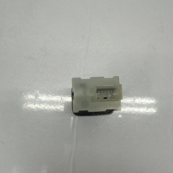 2018 TO 2021CHEVROLET TRAVERSE CENTER CONSOLE DUAL USB CHARGE PORT OEM 13598459