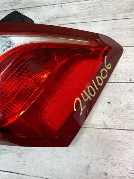 Chevrolet Equinox tail light 18 to 21 right quater panel mounted OEM 84769836
